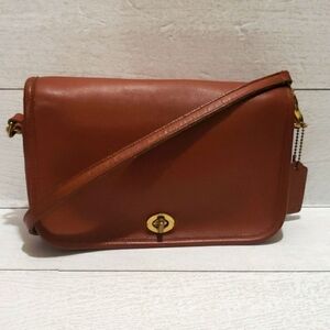 Coach vintage saddle tan crossbody flap clousure bag